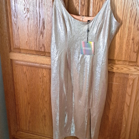 NWT Beautiful sparkle (Nude) cocktail dress size 4 by MISSGUIDED Bust 32" L 36" - Picture 2 of 5